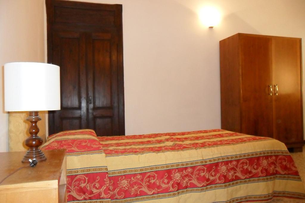 أمبيرتيدي Agriturismo Montecorona الغرفة الصورة