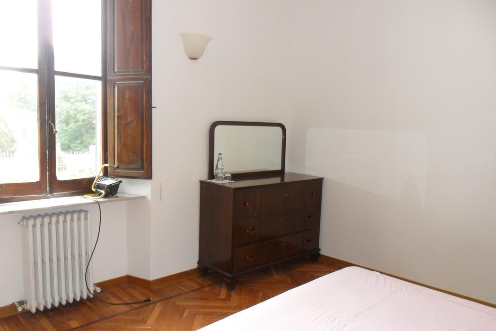 أمبيرتيدي Agriturismo Montecorona الغرفة الصورة